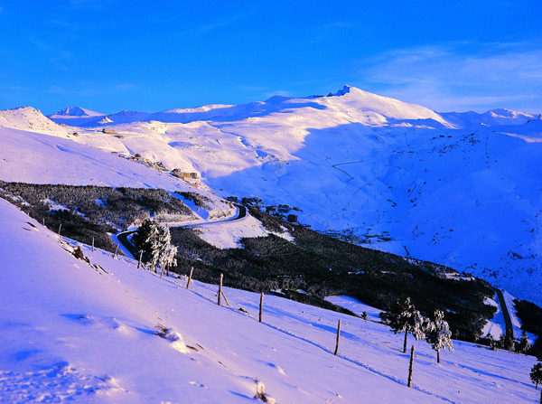 sierra-navada-hiver-neige-ski-andalousie-espagne