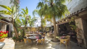 Restaurant et terrasse El Jardin del Cali à Vejer de la Frontera, province de Cadix